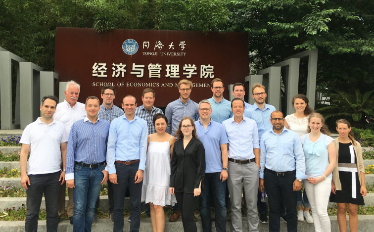 Studierende Des Cur Executive Mba Im Auslandsseminar In Shanghai Centrum Fur Unternehmensrechnung